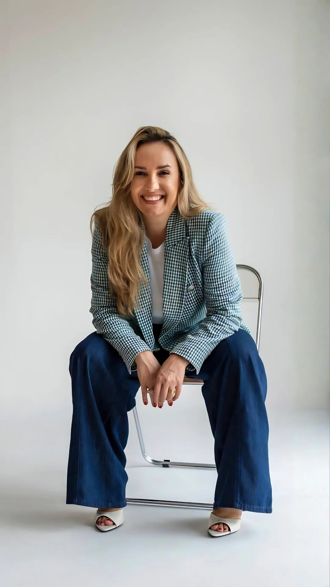 Débora Bolangno - Retrato institucional claro